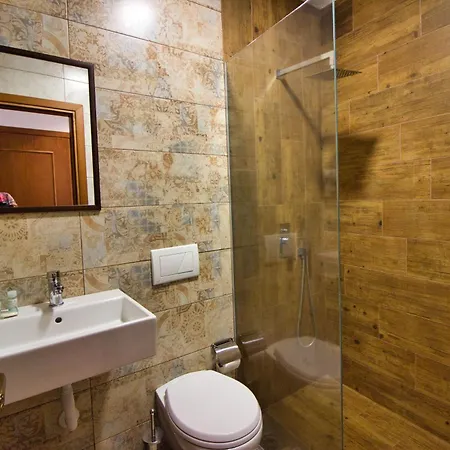 4 1940 מלון Gjirokastër